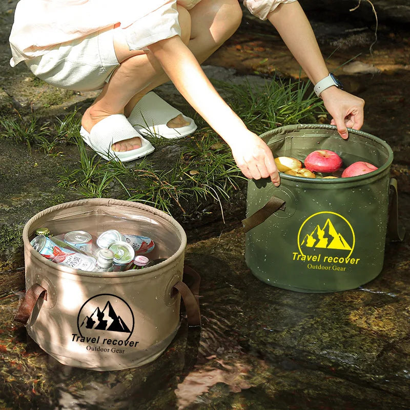 Cubo de agua plegable para acampar al aire libre.